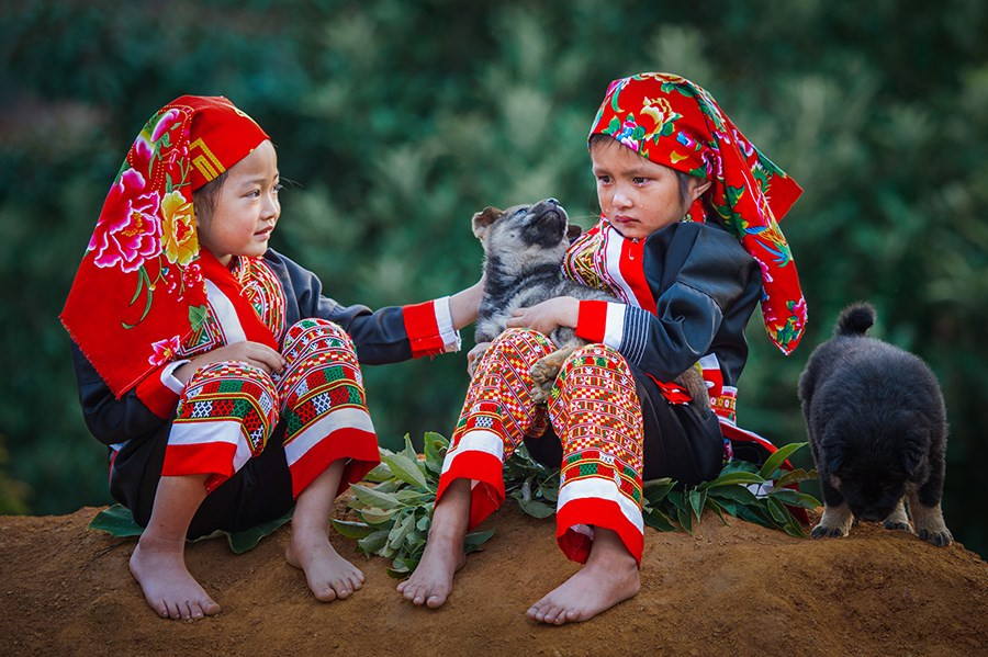 "瑶族人与1327号界标”组图中的一个作品。图自组委会