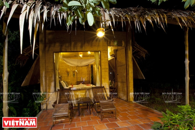 Mekong Ecolodge度假区建友草屋深受游客的喜爱。图自《越南画报》 