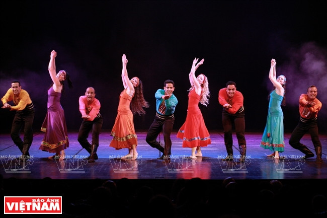 Halleluya舞蹈团的舞蹈是以色列多种文化融合的结晶。（图片来源：越南画报）