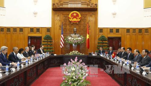  越南政府总理阮春福会见美国总统奥巴马。