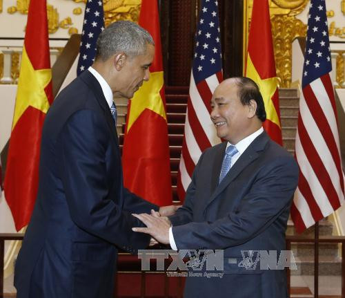  越南政府总理阮春福会见美国总统奥巴马。