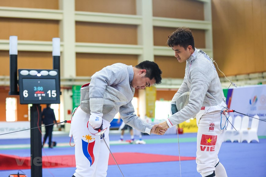 第31届东动会的击剑比赛从5月11日至19日在河内美廷室内田径馆举行。在第31届东运会上，越南击剑队已出色完成所提出的目标，夺得5枚金牌、1枚银牌和6枚铜牌。越南击剑运动员武成安以15-6的比分大胜菲律宾运动员Concepcion Christian Jhester。图自Vietnam+