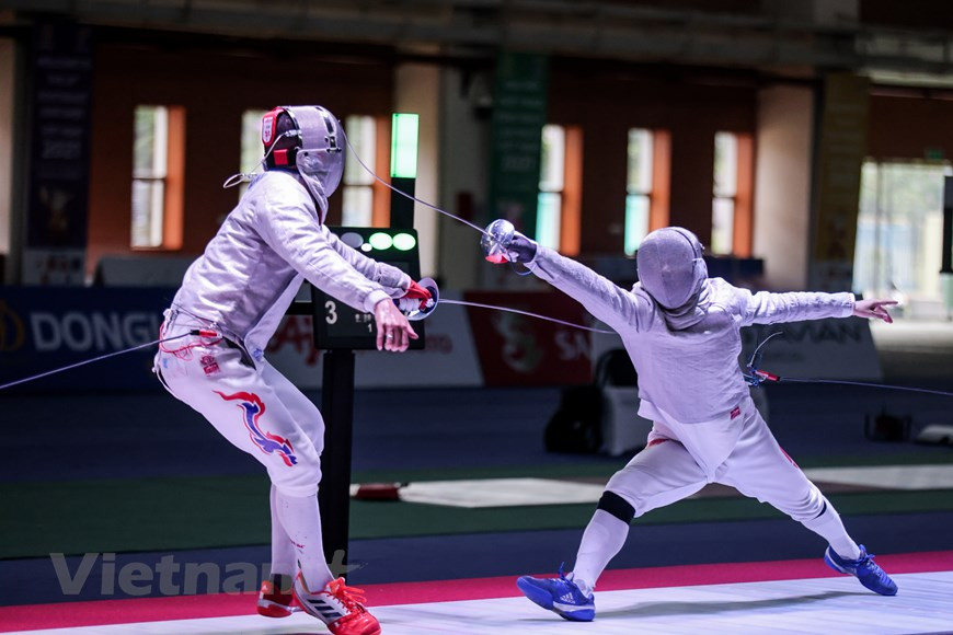 击剑比赛从5月11日至19日在河内美廷室内田径馆举行。在第31届东运会上，越南击剑队已出色完成所提出的目标，夺得5枚金牌、1枚银牌和6枚铜牌。在佩剑比赛项目，越南击剑名将武成安一路杀进决赛，并以15-7大比分轻松击败泰国选手，为越南体育代表团夺得第16枚金牌。图自Vietnam+
