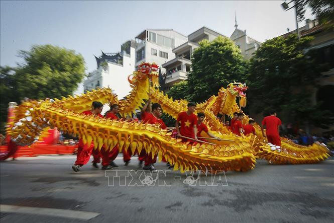 各郡县龙舞表演队的节目。
