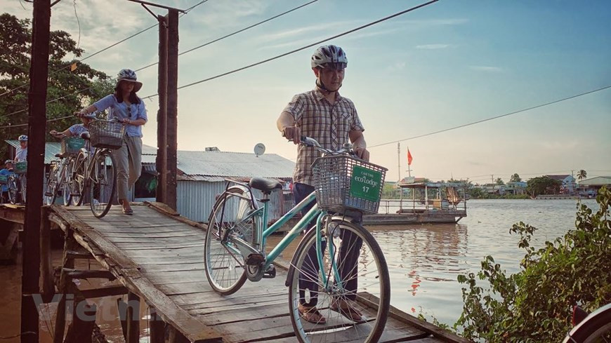 游客继续参观仁兴树苗田之行。图自Vietnam+