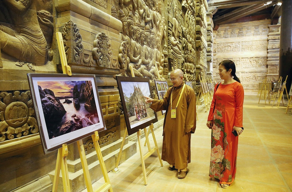 图片展向国内外佛教界人士及游客推介越南佛教文化及风土人情。 图自越通社