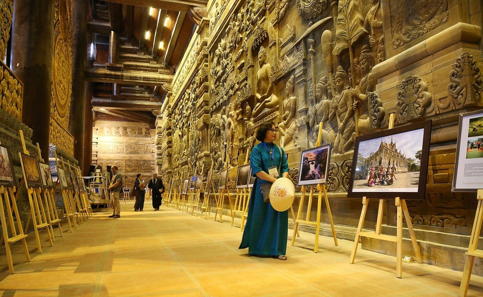  图片展向国内外佛教界人士及游客推介越南佛教文化及风土人情。图自越通社