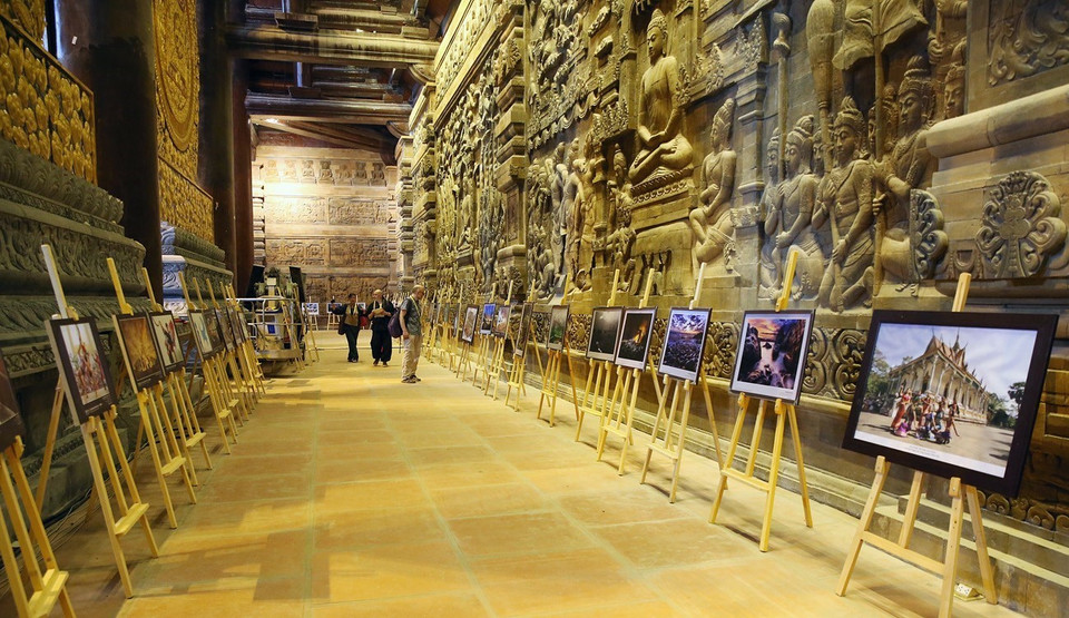  图片展向国内外佛教界人士及游客推介越南佛教文化及风土人情。图自越通社