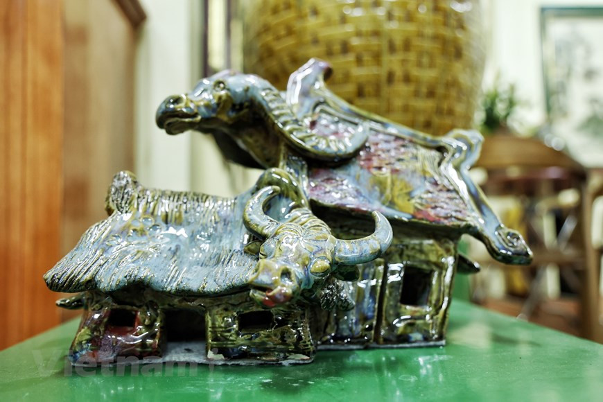 优秀艺人陈南雀的独特水牛园陶瓷系列作品一方面富有传统文化价值，一方面再现佛教冥想境界里的水牛形象。作品专辑里拥有数十个与越南传统文化和农业生产活动相关的动物的作品。凭借自己的创造力，优秀艺人陈南雀希望再现童话里和佛教中的水牛形象。优秀艺人陈南雀18个独特的水牛园陶瓷系列作品。图片来源：Vietnam+