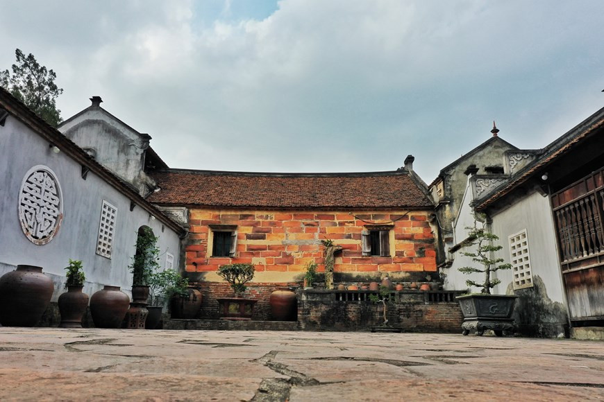 作为精华荟萃之地、山水相绕之处，补陀寺背山面水、有着神话般且平易近人的信仰空间。2016年，该寺被公认为国家级特殊遗迹，吸引十里八乡的游客前来瞻拜和了解当地文化历史价值。补陀寺庙会于每年农历2月16日至18日举行。图片来源： Vietnam+