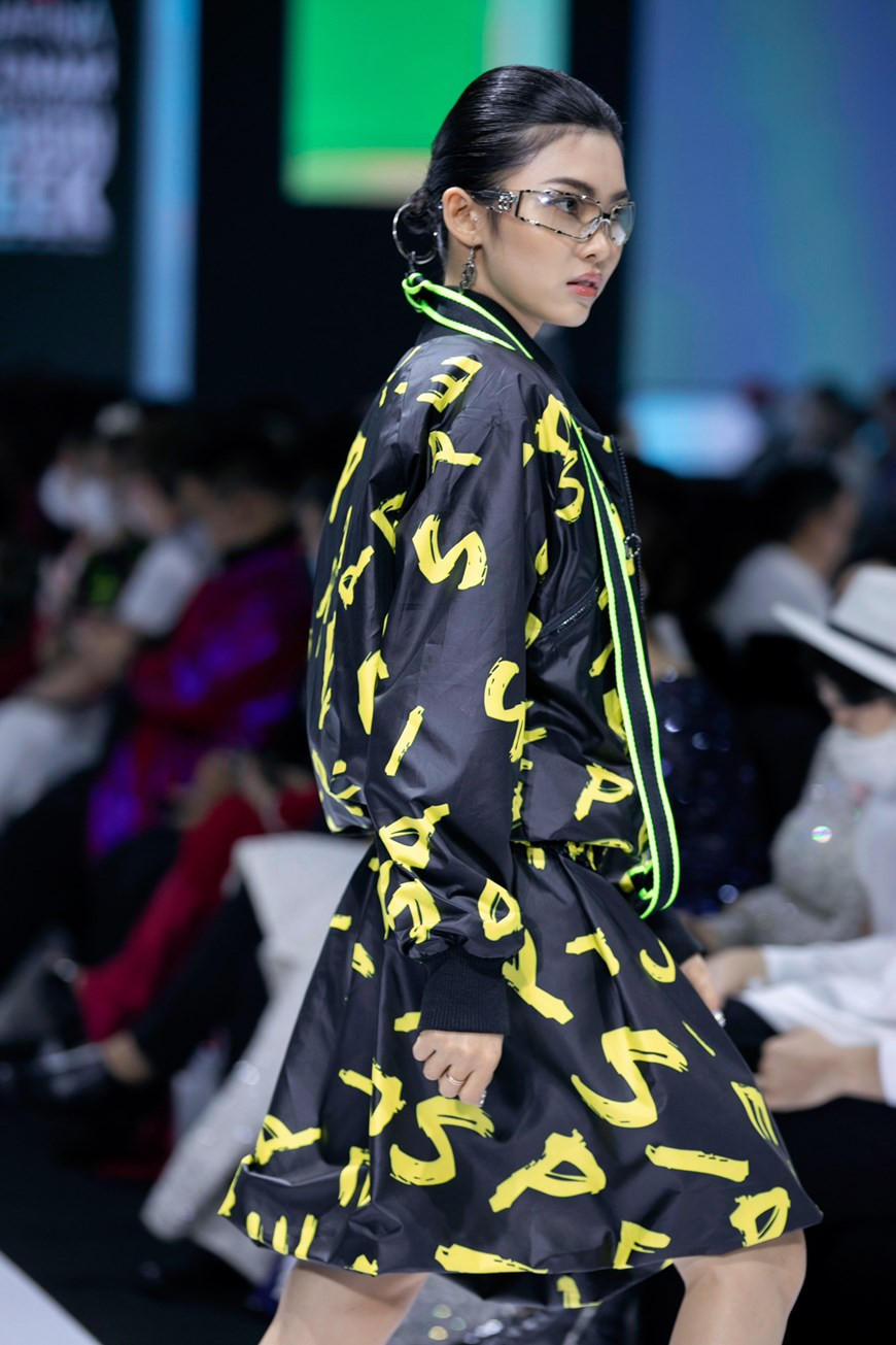 “The new black”服装集锦。图自 Vietnam+