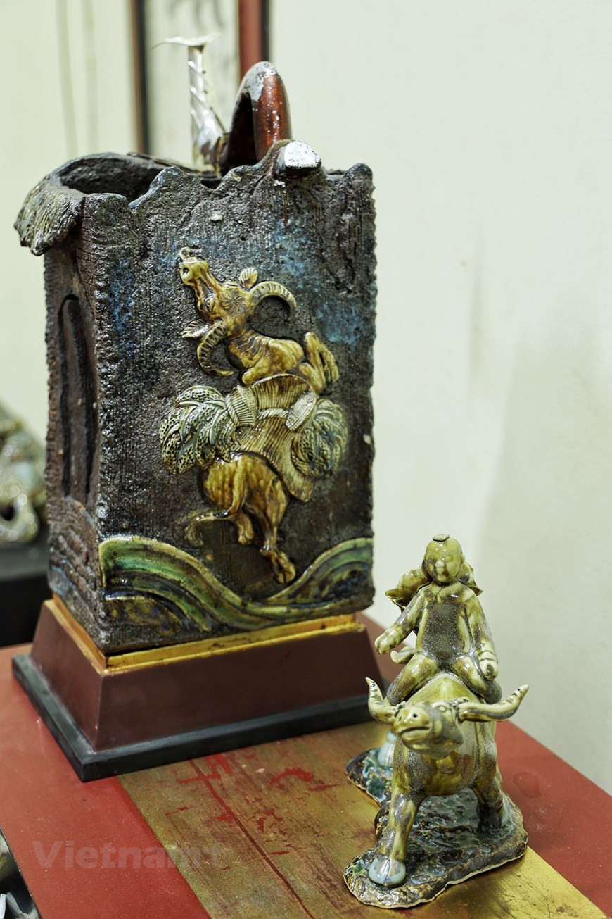 优秀艺人陈南雀的独特水牛园陶瓷系列作品一方面富有传统文化价值，一方面再现佛教冥想境界里的水牛形象。作品专辑里拥有数十个与越南传统文化和农业生产活动相关的动物的作品。凭借自己的创造力，优秀艺人陈南雀希望再现童话里和佛教中的水牛形象。在越南人生活当中，水牛与生产活动关系密切。图片来源：Vietnam+