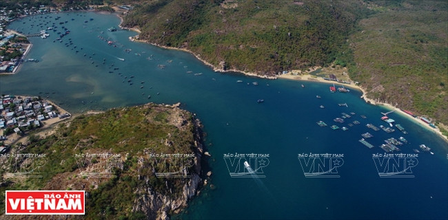 永希湾是越南最美海湾之一，位于宁顺省东北方，离潘郎市40公里，属于主山国家公园。图片来源：越通社/越南画报