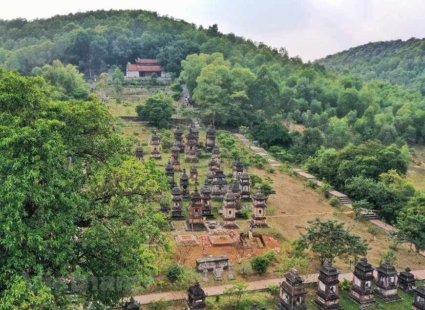 补陀寺，全称补陀山观音寺，是北江省大型佛教中心，也是黎忠兴时期林济禅派的祖庭。补陀寺是历史悠久的古寺，于17、18世纪扩建并迅速壮大。300多年来，这里一直是林济禅派僧众信徒修行和学禅的地方。陀寺里有面积近8000平方米的塔园 ，是瘗藏着各位僧尼佛子的舍利和骨灰的地方。图片来源： Vietnam+