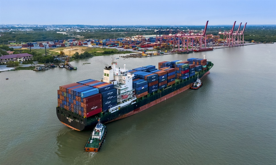 西贡新港总公司成为了全国最大的现代化和专业的集装箱港开发商，提供货物装卸服务、物流服务、海上服务，救护服务、引航、建设军事和民用工程以及多方式运输等。图片来源：越通社/越南画报