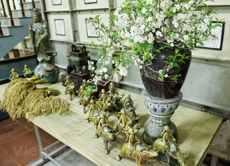 优秀艺人陈南雀的独特水牛园陶瓷系列作品一方面富有传统文化价值，一方面再现佛教冥想境界里的水牛形象。作品专辑里拥有数十个与越南传统文化和农业生产活动相关的动物的作品。凭借自己的创造力，优秀艺人陈南雀希望再现童话里和佛教中的水牛形象。通过这些作品让居住在城市里的人更加了解水牛这种动物以及越南农业文化。图片来源：Vietnam+