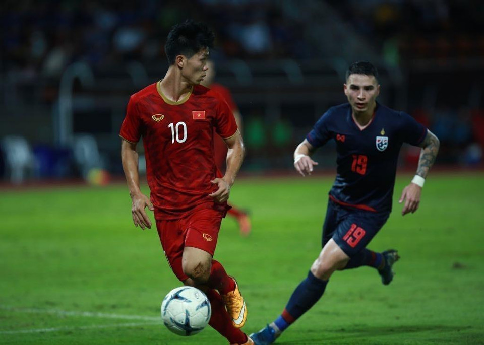 比赛现场两队球员激烈角逐。越通社记者仲达 摄