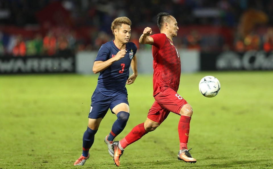 比赛现场两队球员激烈角逐。越通社记者仲达 摄