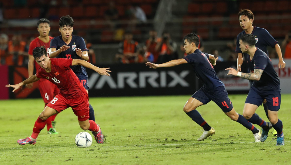 比赛现场两队球员激烈角逐。越通社记者仲达 摄