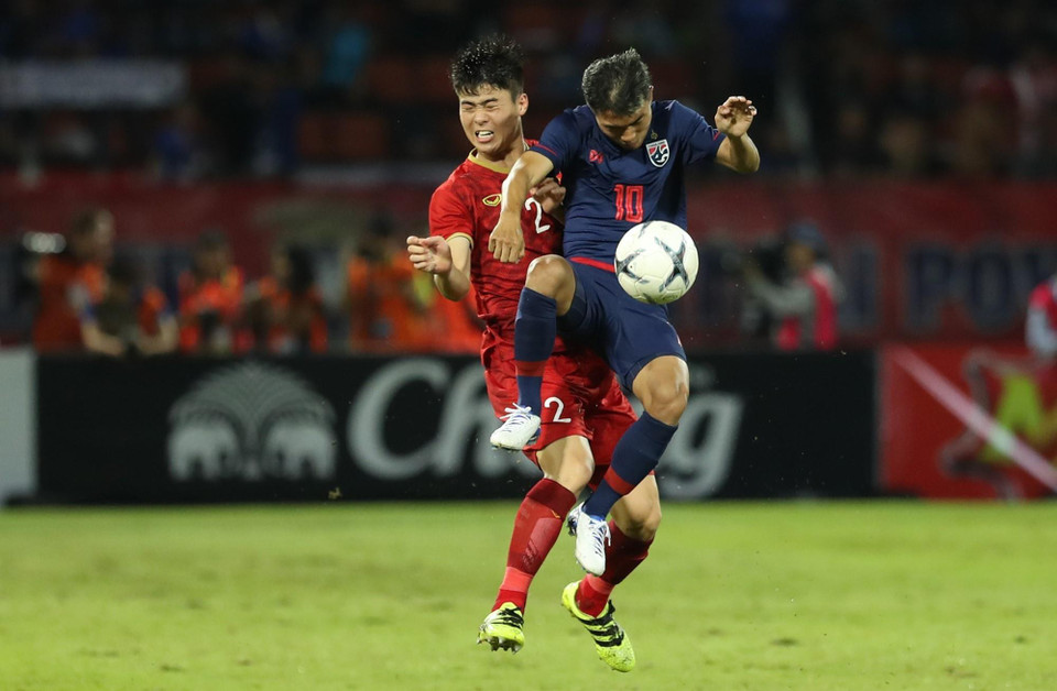 比赛现场两队球员激烈角逐。越通社记者仲达 摄