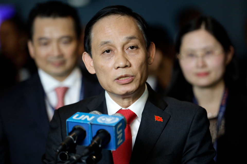 越南外交部副部长在当选后接受媒体记者的采访。越通社驻美国记者 摄