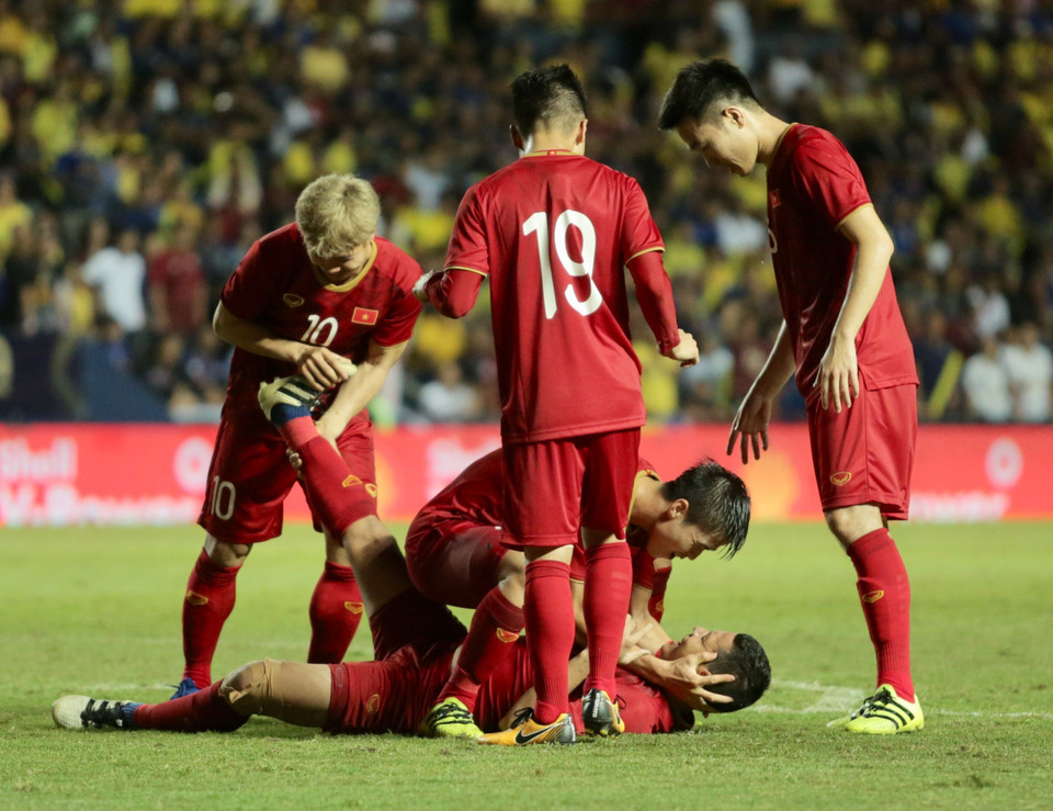  前锋英德大腿抽筋。越通社记者阮明进 摄