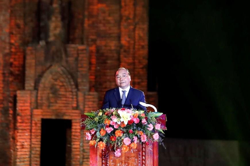 越南政府总理阮春福在典礼上发表讲话。图自越通社