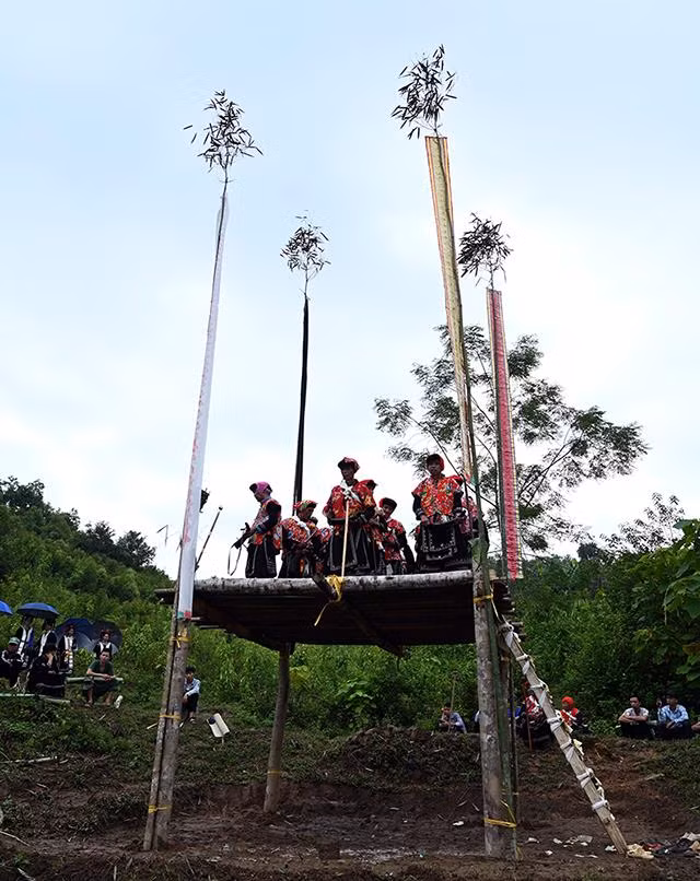 经过一次受戒仪式的男人才有资格成为社会的成员并获许参加瑶族各个宗教仪式并被公认为盘王（瑶族同胞始祖）之子孙。（维灵 摄）