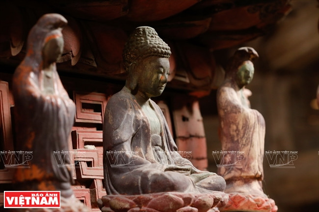 每层塔设有18尊佛像。图自《越南画报》