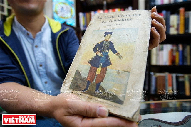 “书虫”的珍贵旧书。图自《越南画报》