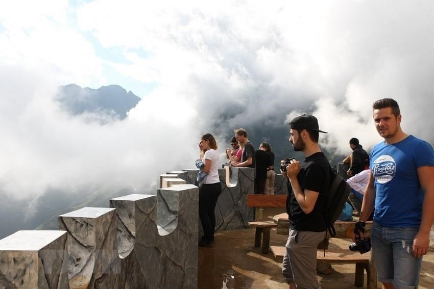 同文岩石高原吸引许多国际游客前来观光游览。图自越通社