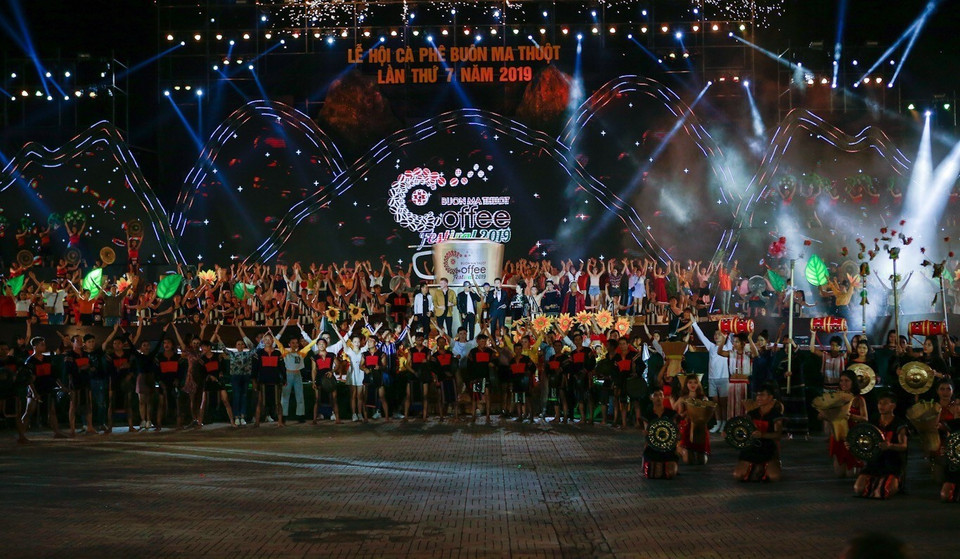 2019年第七届邦美蜀咖啡节开幕式的文艺表演。图自越通社