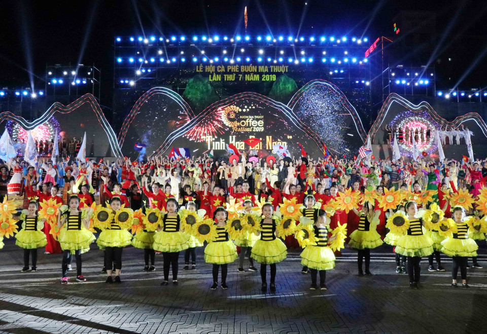 2019年第七届邦美蜀咖啡节开幕式的文艺表演。图自越通社