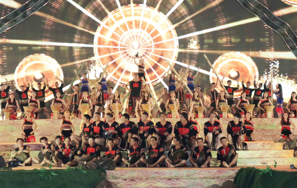 2019年第七届邦美蜀咖啡节开幕式的文艺表演。图自越通社