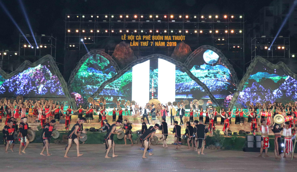 2019年第七届邦美蜀咖啡节开幕式的文艺表演。图自越通社