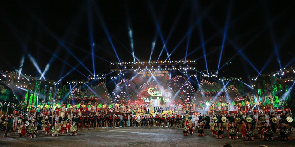 2019年第七届邦美蜀咖啡节开幕式的文艺表演。图自越通社