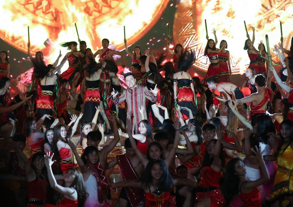 2019年第七届邦美蜀咖啡节开幕式的文艺节目。图自越通社