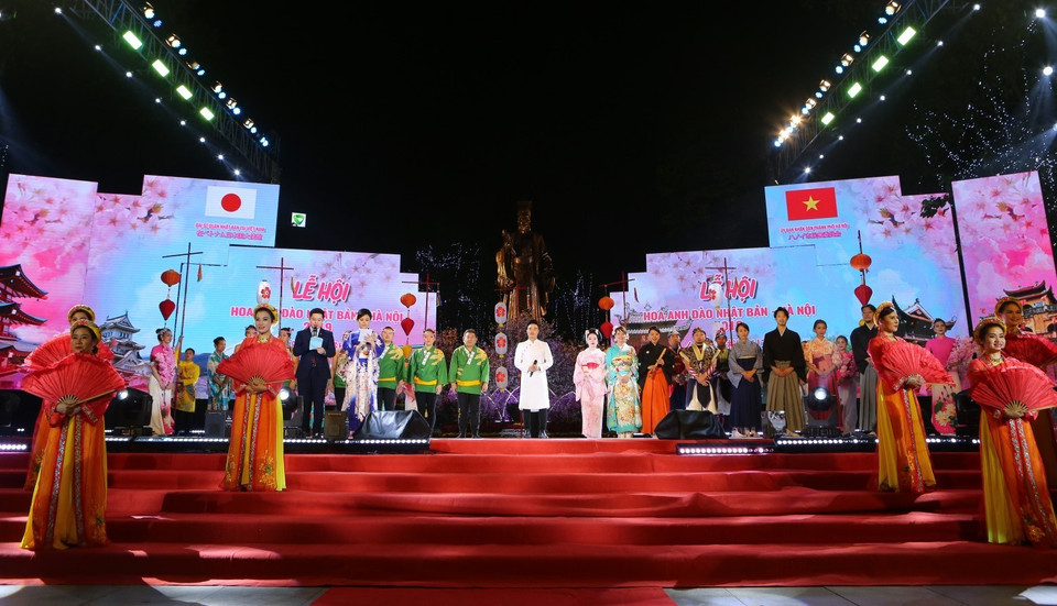 2019年河内日本樱花节开幕式。图自越通社