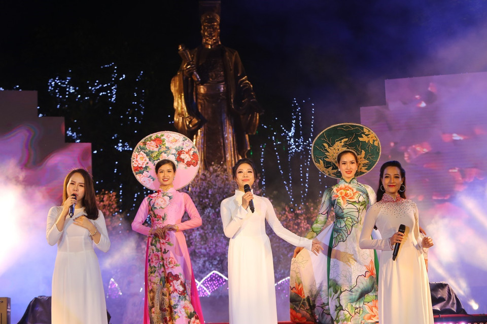 2019年河内日本樱花节开幕式。图自越通社