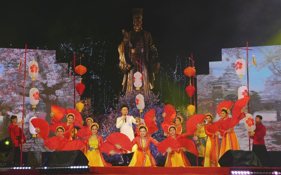 2019年河内日本樱花节开幕式。图自越通社