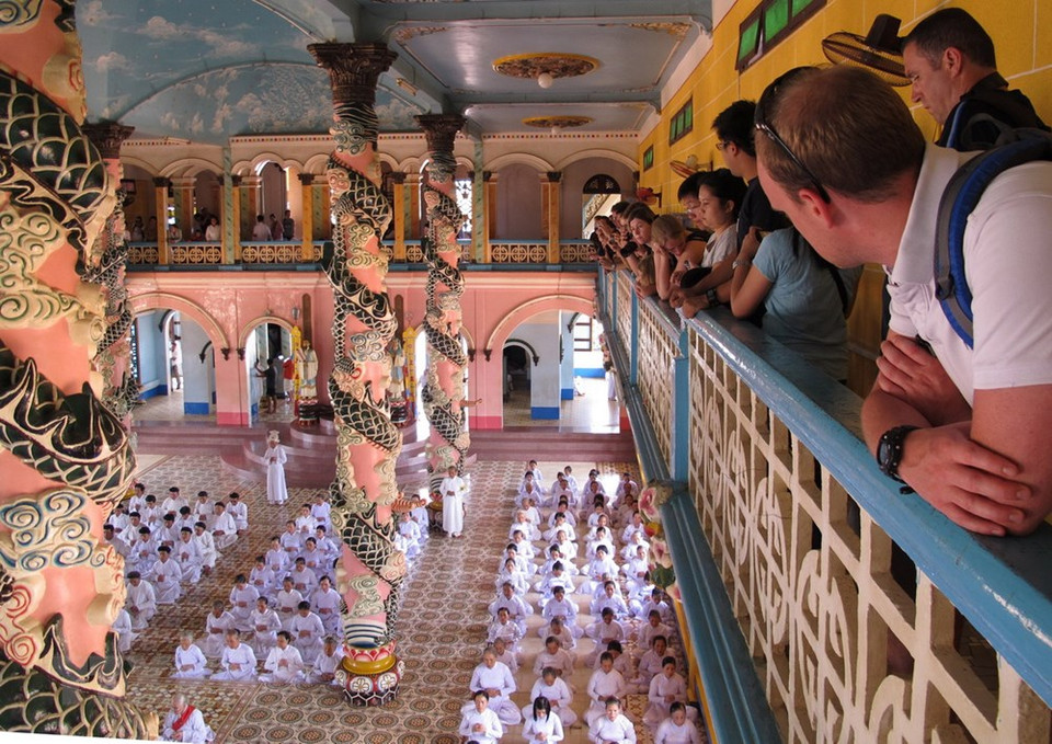 西宁高台教教堂共有12门，每门都雕刻得十分精细。越通社记者 芳微 摄