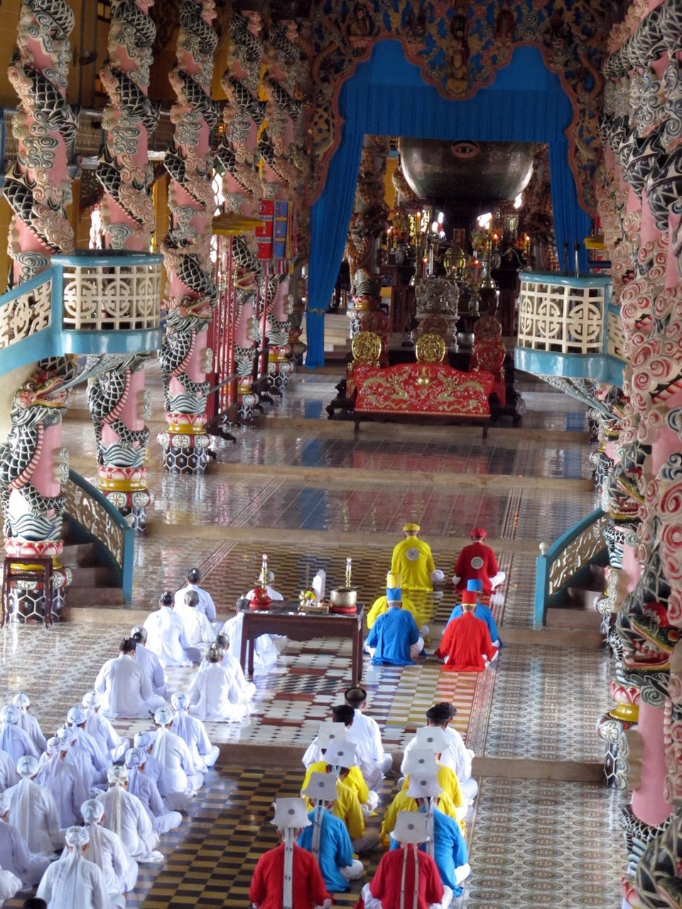 一天主要的祭祀仪式于中午12时在高台教教堂举行。越通社记者 芳微 摄