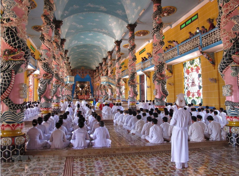 一天主要的祭祀仪式于中午12时在高台教教堂举行。越通社记者 芳微 摄