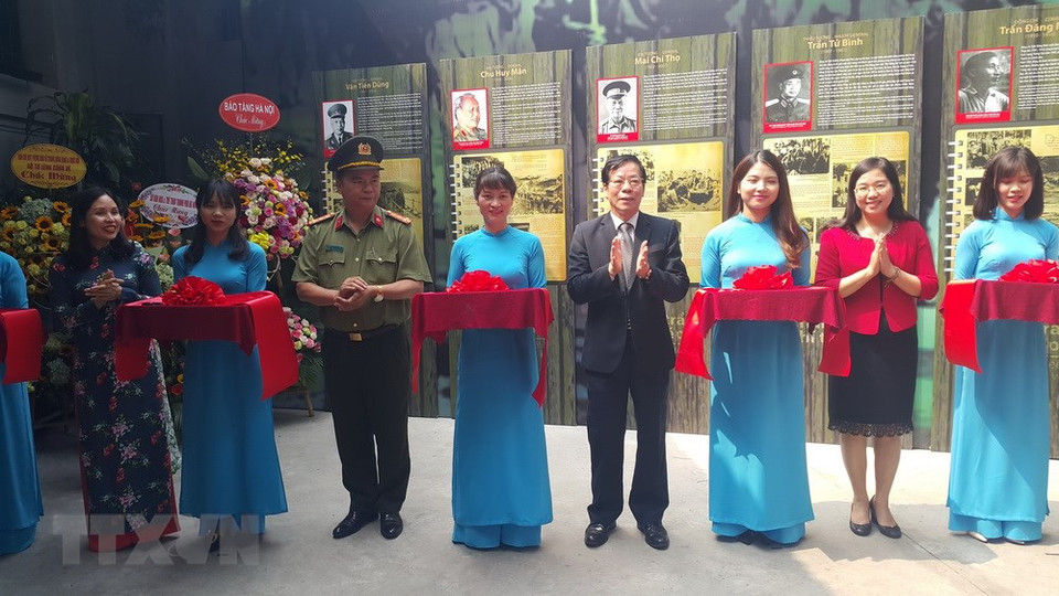 展会开幕剪彩仪式。越通社记者 丁顺 摄