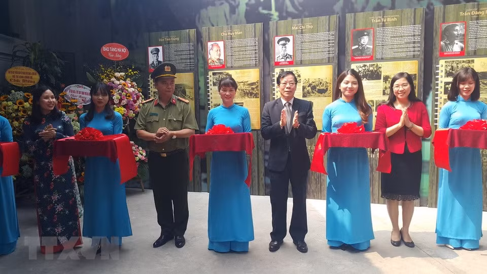 展会开幕剪彩仪式。越通社记者 丁顺 摄