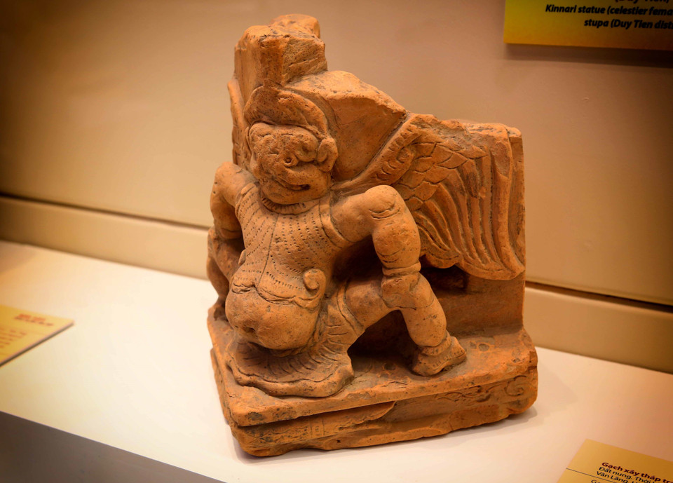 展会上展示的宝物。越通社记者 成达 摄