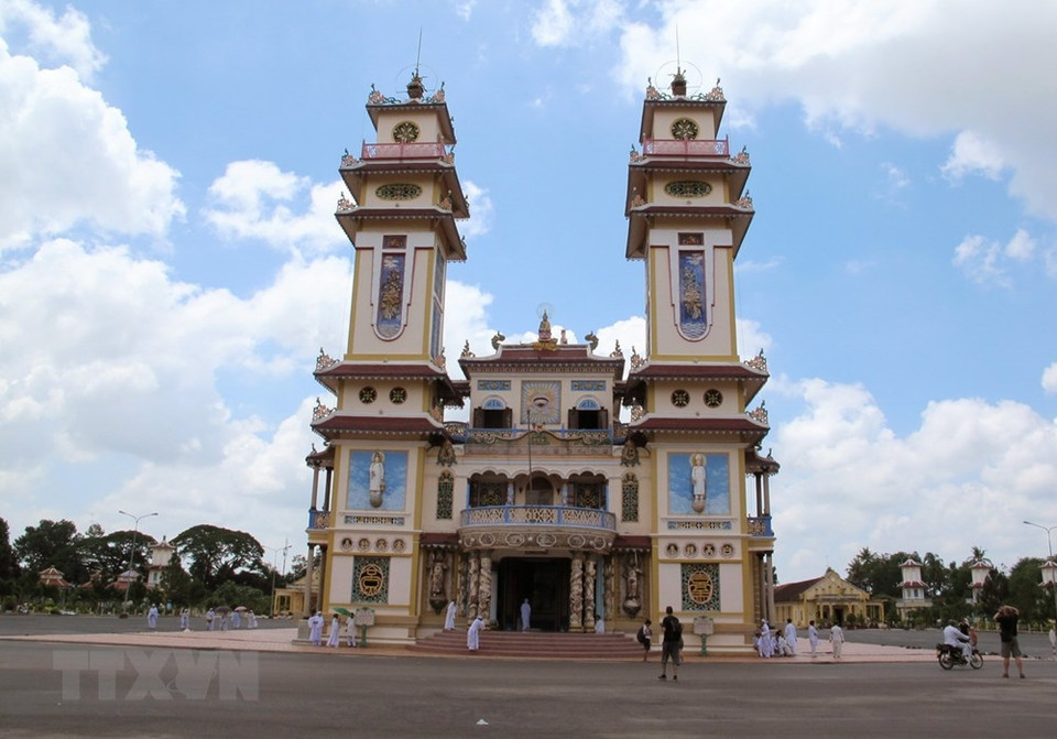 这是高台教著名的建筑、艺术和宗教工程群，并于1933年建设，共有100个不同的建筑工程。越通社记者 芳微 摄