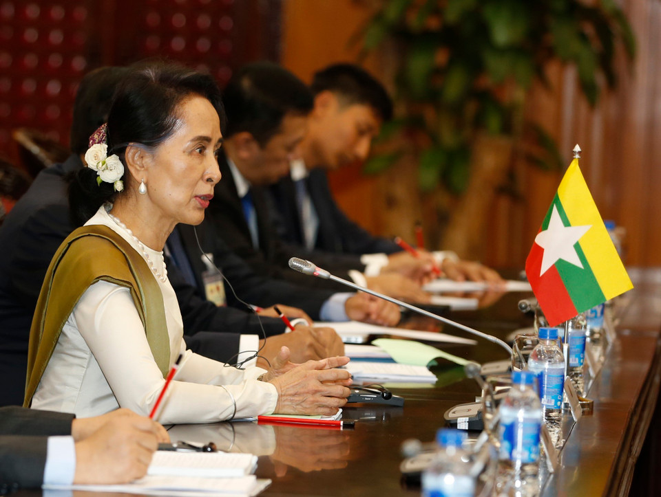 阮春福与缅甸国家资政兼外交部长昂山素季举行会谈。越通社记者 统一 摄