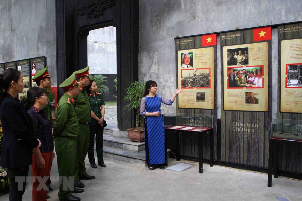 展会上，人民可了解战争时期的艰苦，亲身体会民族辉煌时刻。越通社记者 青松 摄