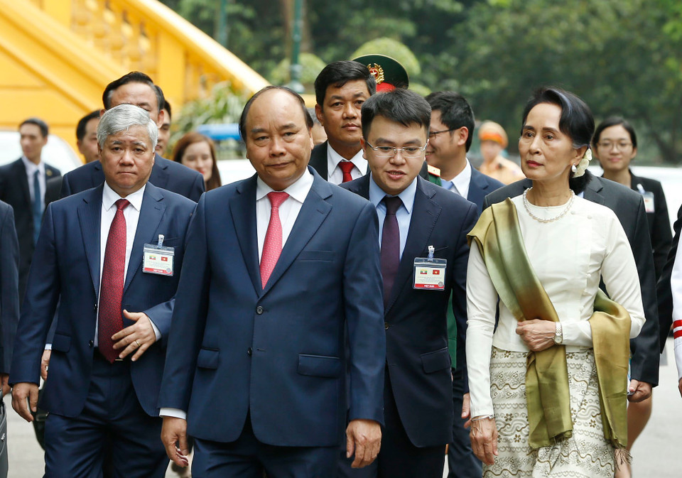 越南政府总理阮春福与缅甸国家顾问兼外交部长昂山素季（Aung San Suu Kyi）。越通社记者 统一 摄